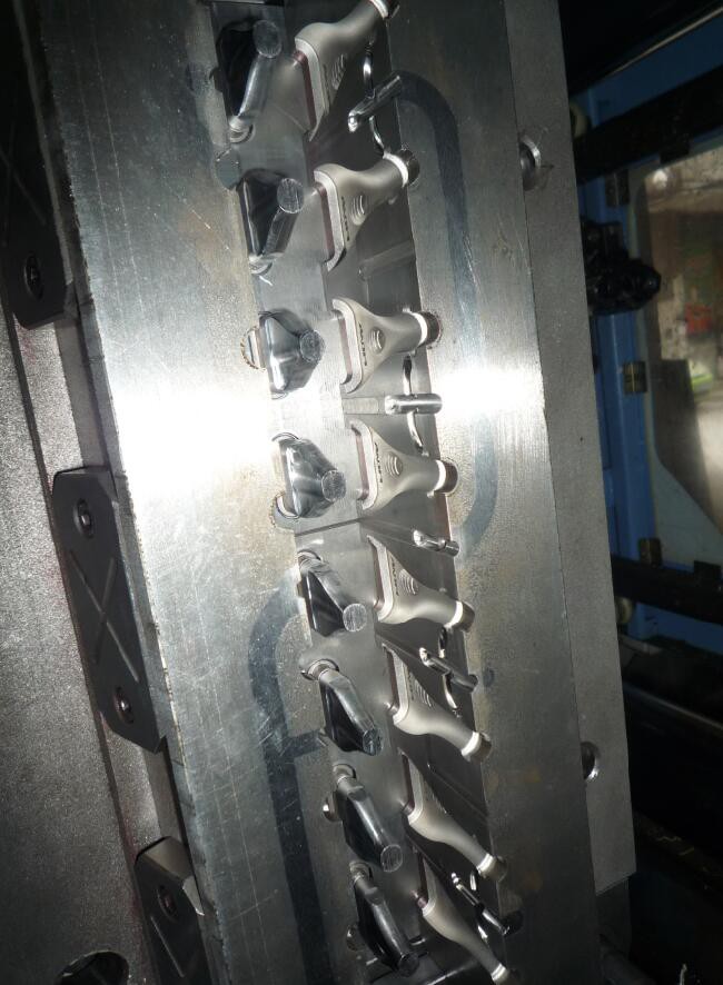 Plug Injection Mold